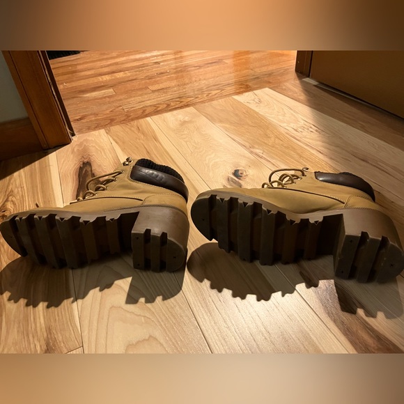 Booties 💛 - Picture 5 of 6